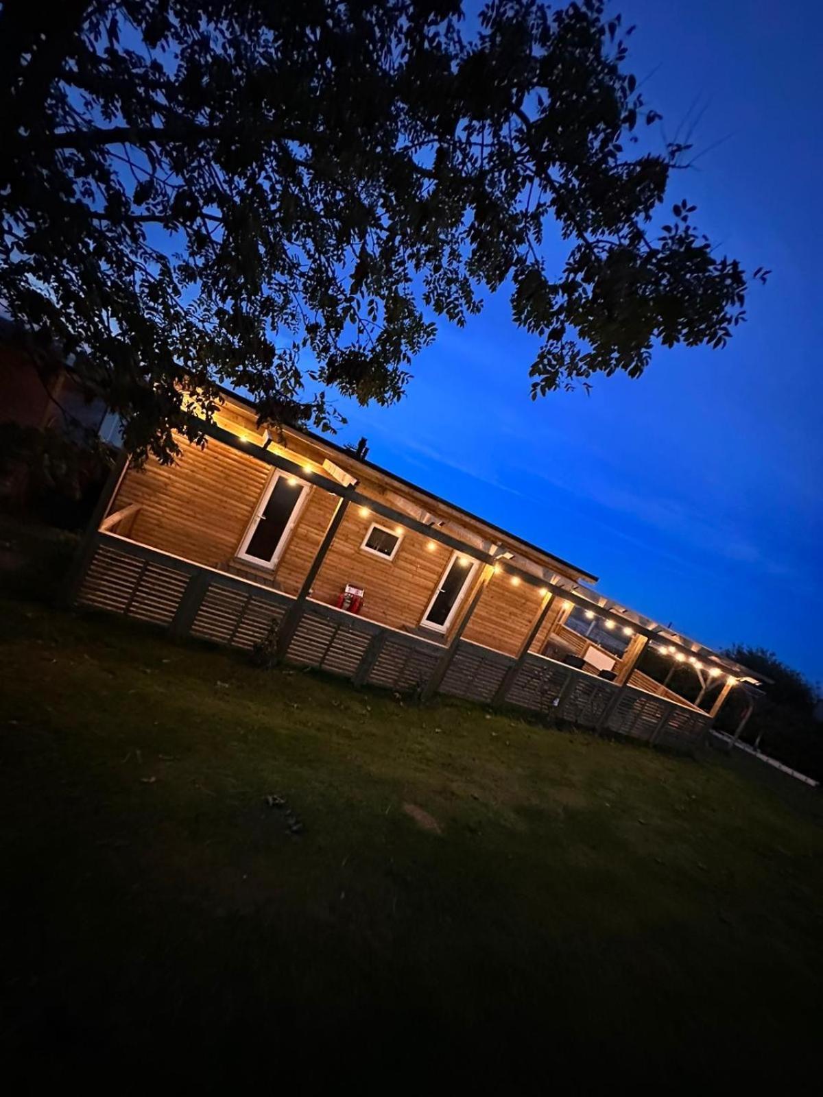 Tracey'S Hideaway - With Hot Tub & Amazing Views Hotel Llanasa Exterior photo